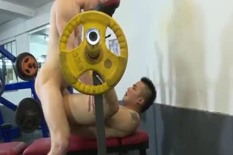 Japanese lad Goes To Jym