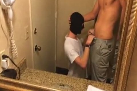 Expert Meets large jock