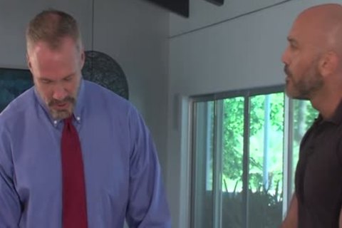 older Muscly Bear ejaculates