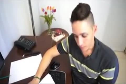 Garoto NÃ£o Faz O ServiÃ§o E Toma Vara E Leitinho No Cuzinho
