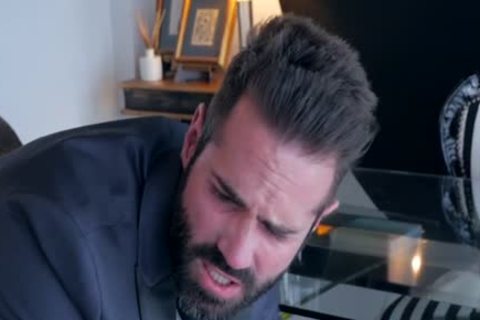 Muscled desires fucking hard