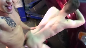 RealityDudes.com: Muscle Alex Fortin likes handjob