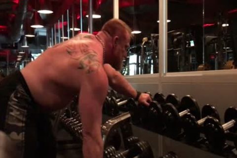 Sweaty raw 3some At The Gym