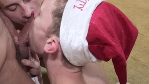 FamilyDick.com: Taylor Reign plus Donnie Argento hard kissing