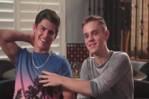 Two youthful dudes Have No limitations