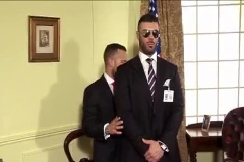 Alex Marte, De Guardaespaldas A Follar Al Presidente