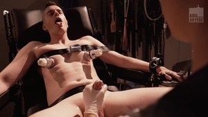 Club Inferno Dungeon: Tattooed fetish bondage