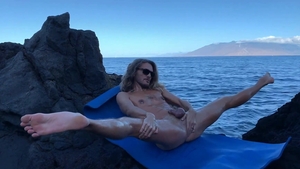 AlternaDudes: Solo hairy and thick Keleb yoga outdoors