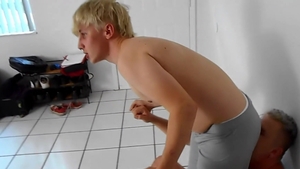 ManPuppy.com - College student facesitting