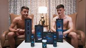 Men: Glory Hole Stroker Finishes the Job