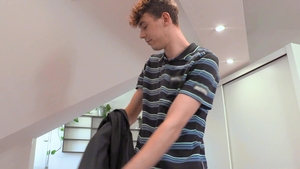 Czech Hunter: Dishing Out Dollars for Deviant Deliverymen