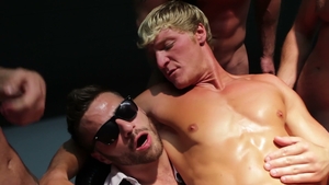 Men: Muscular Man's Short Hair Fun